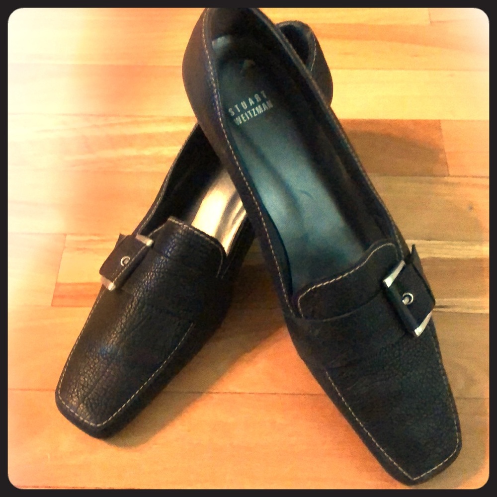 Stuart Weitzman 9.5 kitten heel. Classsy! Size 9.5